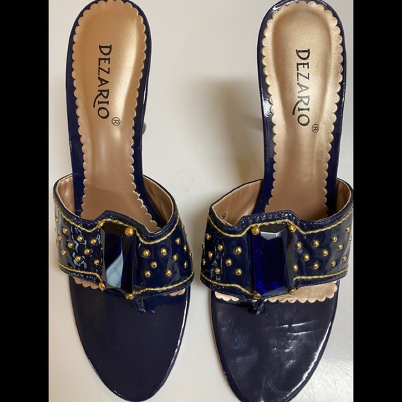 Dezario Shoes - Gorgeous! Dezario Woman’s Sandal